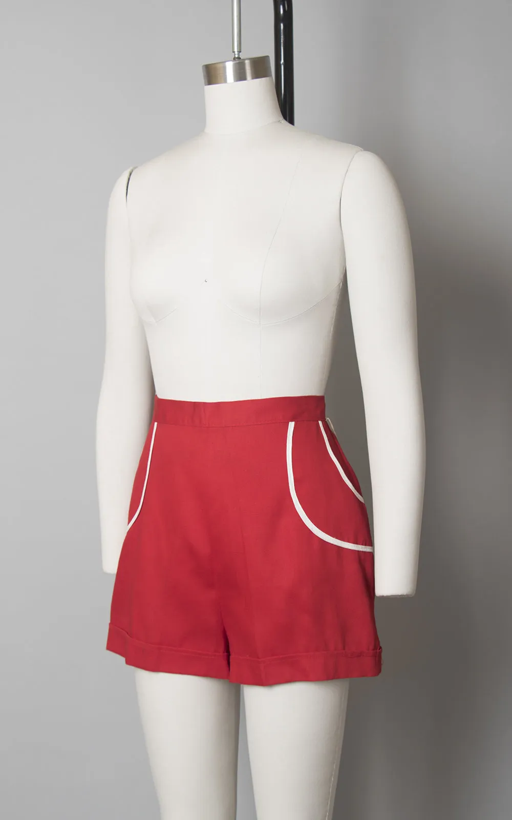 Deadstock 1940s Red Cotton High Waisted Shorts | small