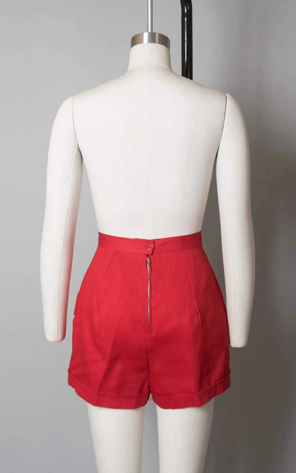 Deadstock 1940s Red Cotton High Waisted Shorts | small