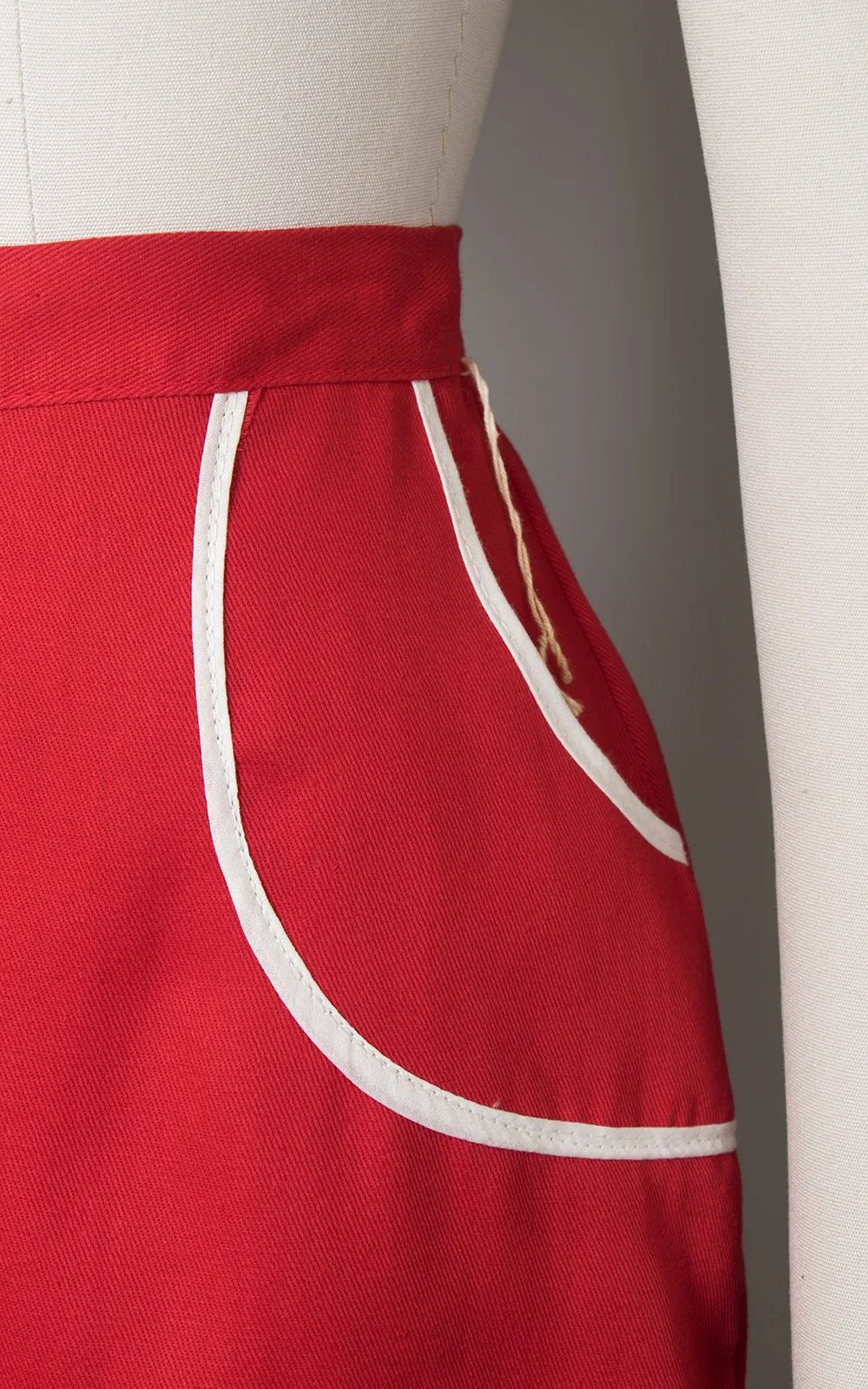 Deadstock 1940s Red Cotton High Waisted Shorts | small